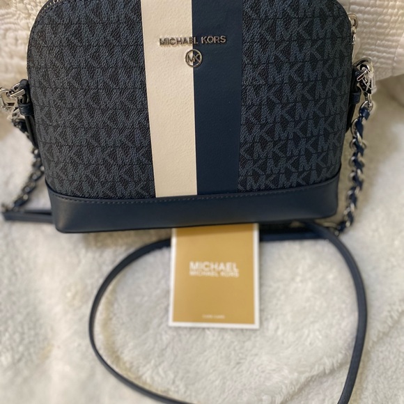 Sold Michael KORS Jet Set Travel Dome Crossbody Signature MK Bag NWT - Picture 3 of 10